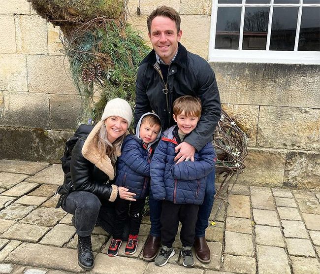 helen skelton with family