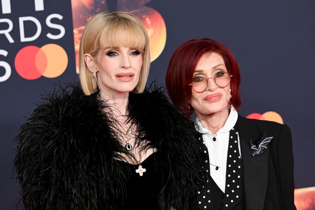 Kelly Osbourne obligée de répondre aux commentaires « cruels » sur son nouveau regard sur les BRIT 1 Kelly Osbourne et Sharon Osbourne aux BRIT Awards 2026 qui se sont tenus à Co-op Live le 28 février 2026 à Manchester, en Angleterre.