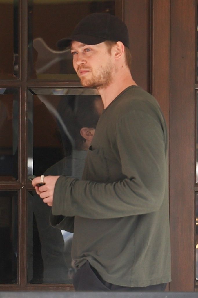 Joe Alwyn is seen catching up with a friend while having coffee at Alfred's Cafe