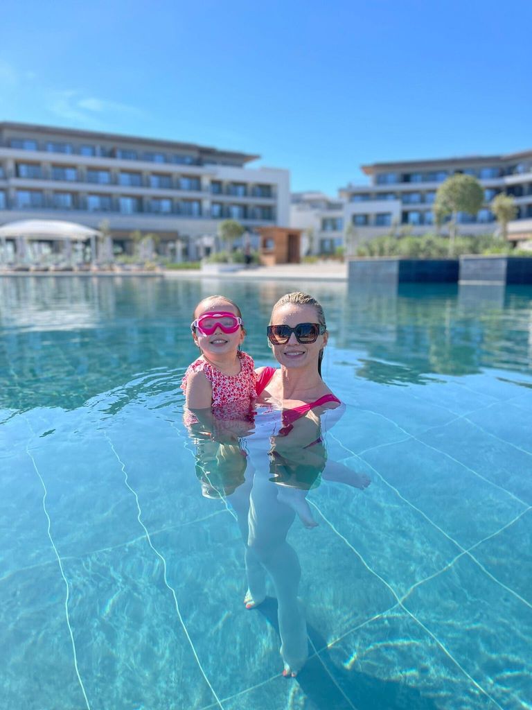 Ella Jordan in goggles with mum Ola Jordan in the pool