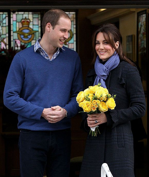 Pregnant Kate Middleton leaves hospital with Prince William