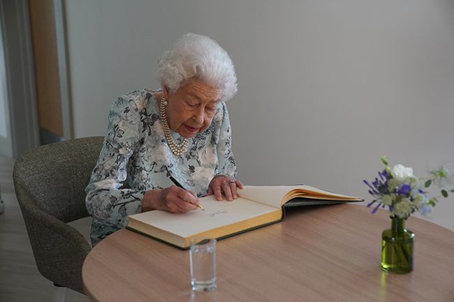 the queen signs guest book