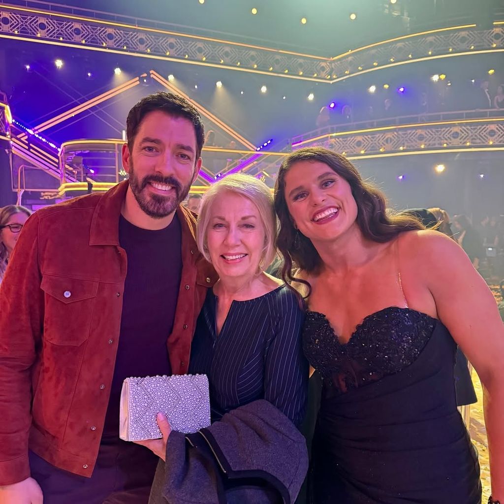 Drew and Jonathan Scott's mother