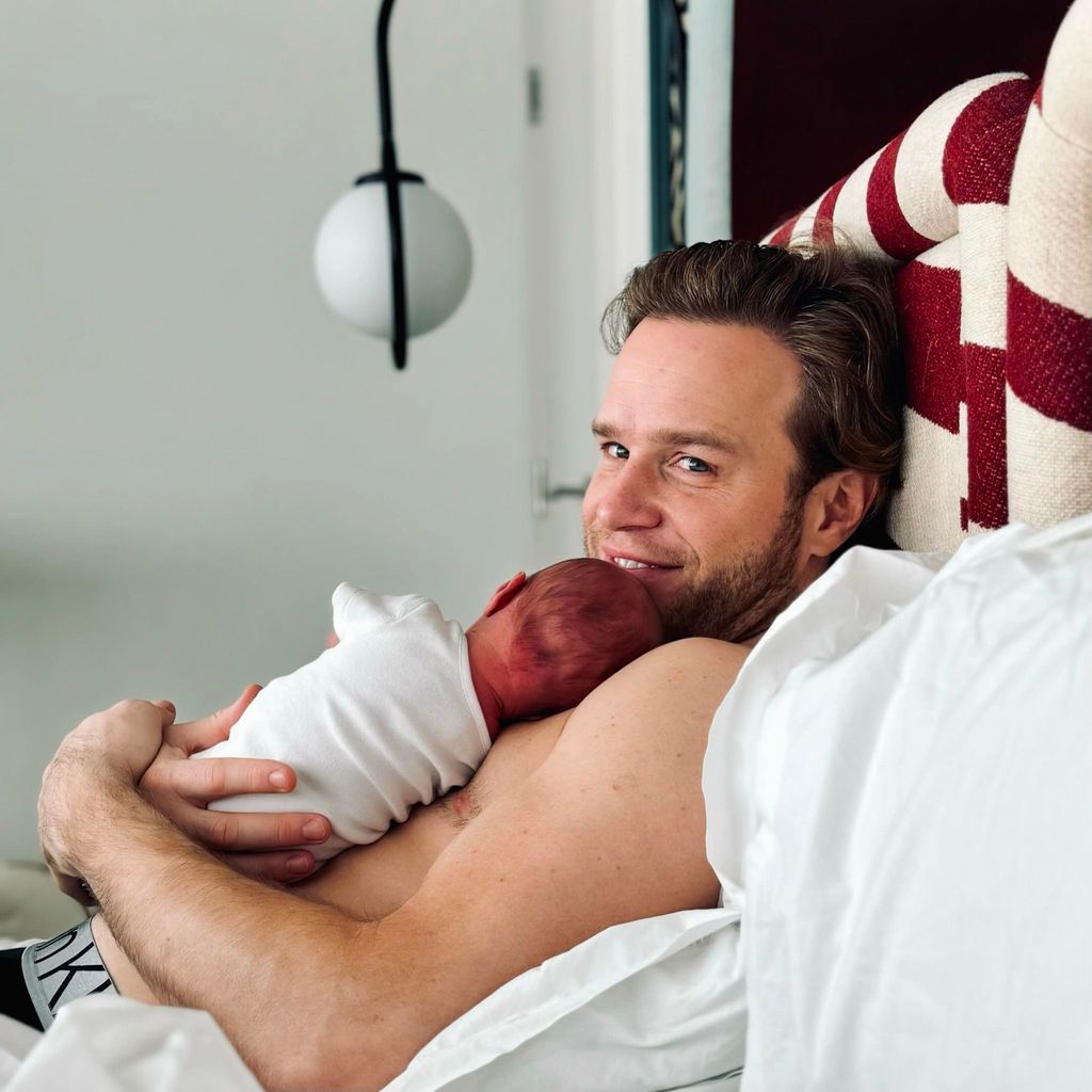 Olly Murs poses with baby daughter Madison after 'extra special' night ...
