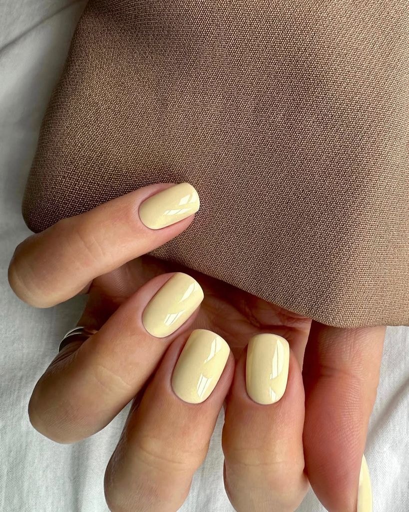 short pastel nails in butter yellow