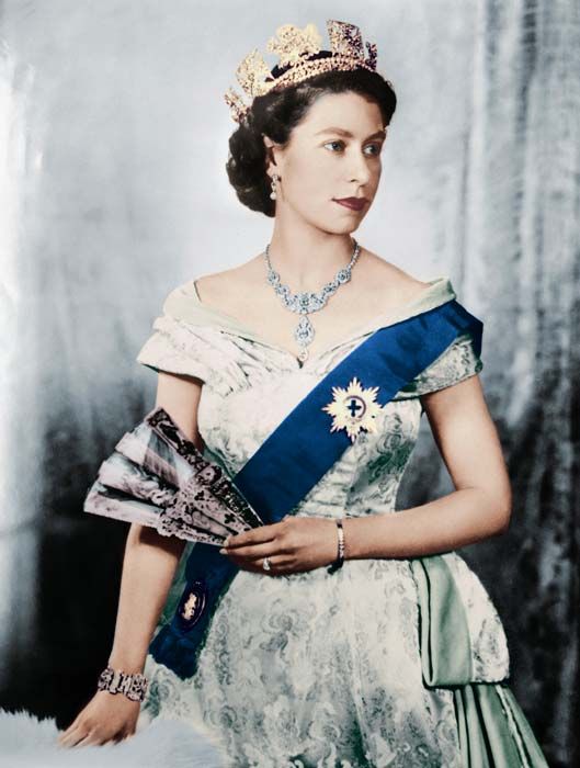 queen elizabeth necklace