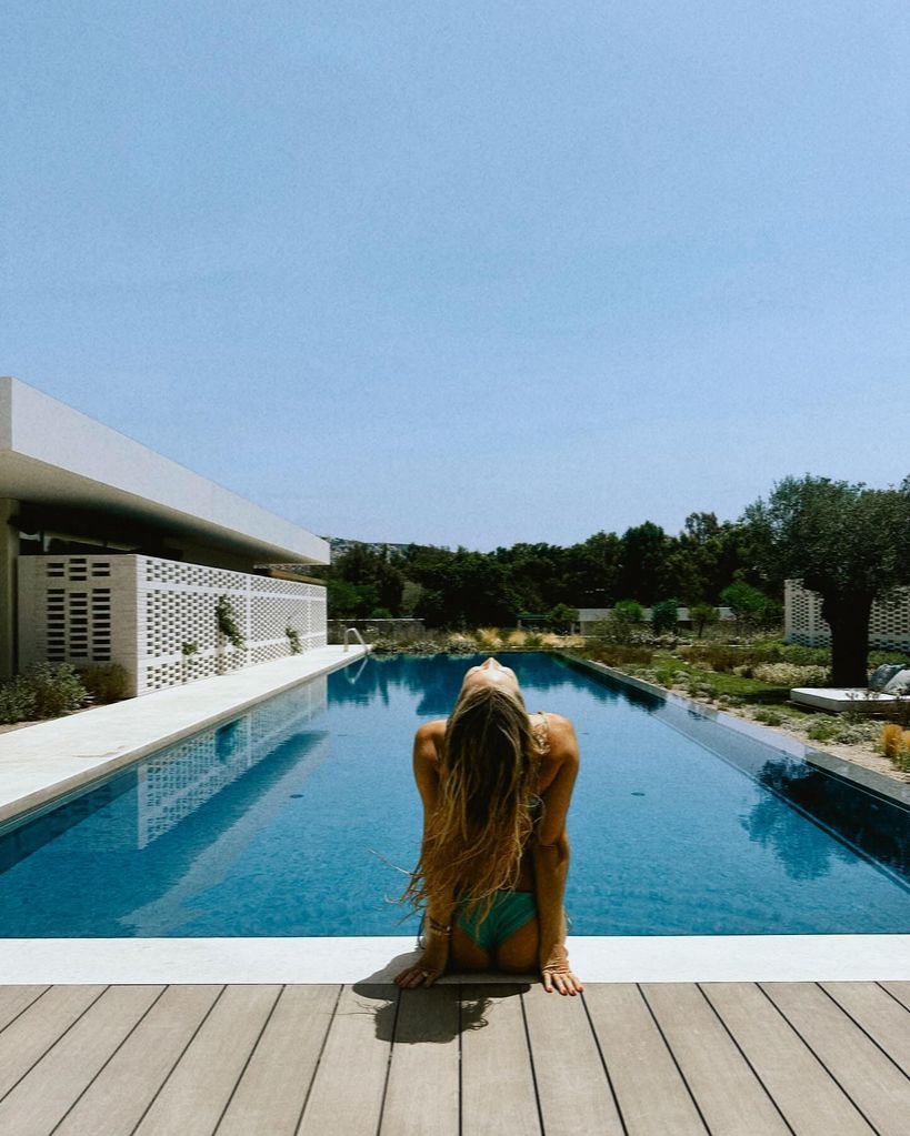 kate hudson by pool in greece