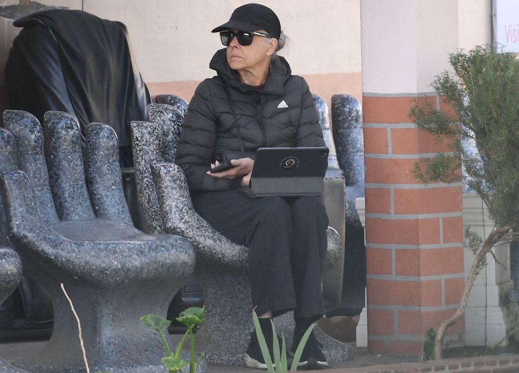 In a rare sighting, the legendary actress was flying under the radar in sunglasses and a baseball hat 