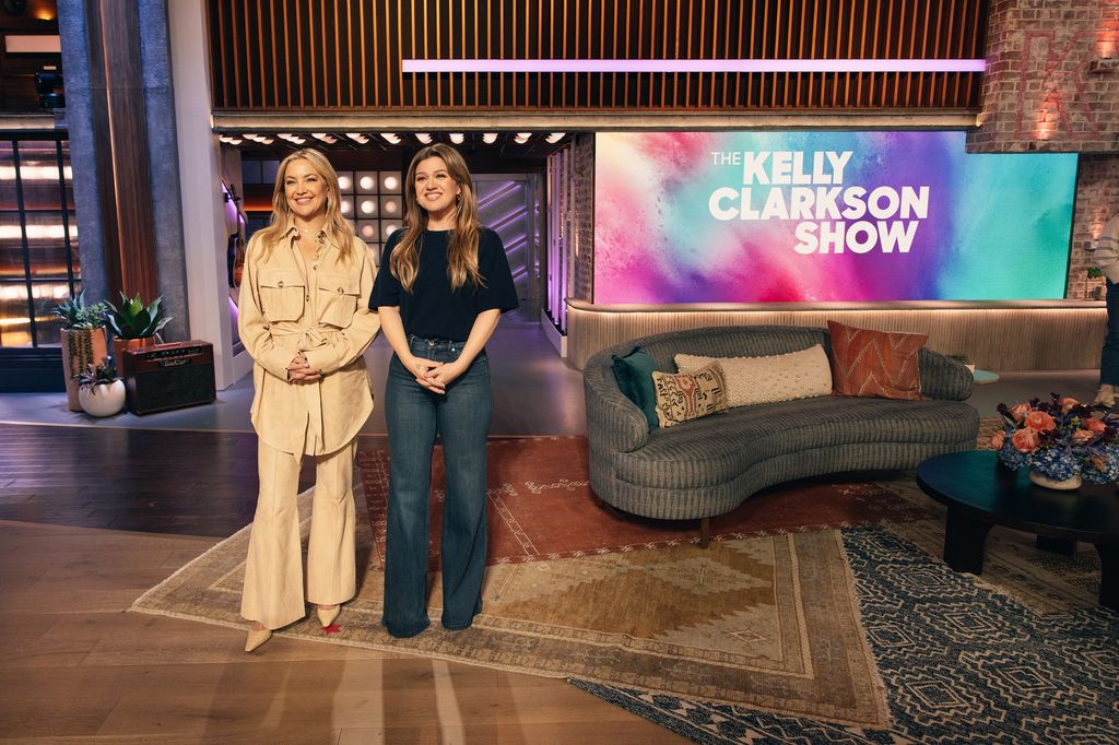 THE KELLY CLARKSON SHOW -- Episode BP101 -- Pictured: (l-r) Kate Hudson, Kelly Clarkson