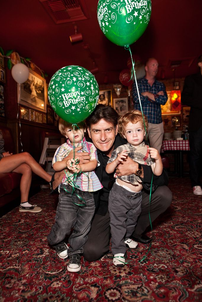 Charlie Sheen poses with his twins Max and Bob