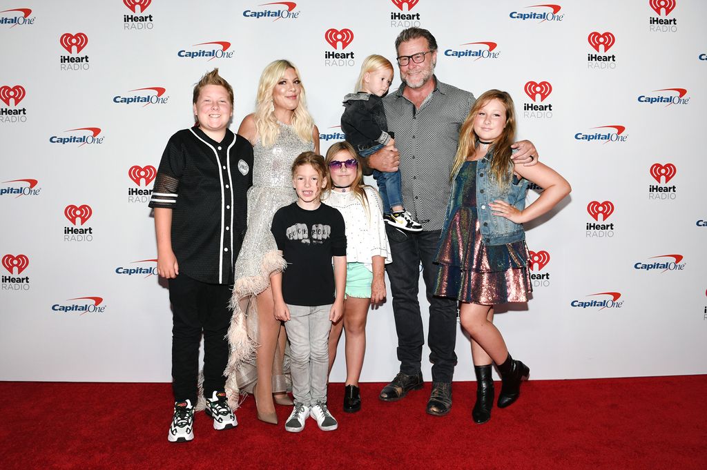 Tori Spelling and Dean McDermott with their five children