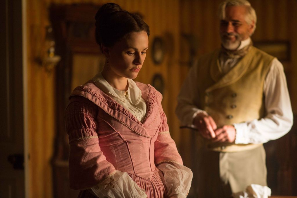 Anna Paquin as Nancy Montgomery and Paul Gross as Thomas Kinnear in Alias Grace
