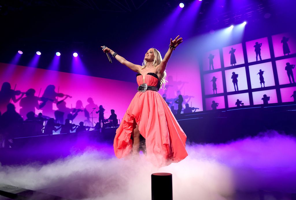 Carrie Underwood se apresenta no palco para "Carrie Underwood REFLEXÃO: A residência em Las Vegas" no Resorts World Las Vegas em 6 de março de 2024 em Las Vegas, Nevada.