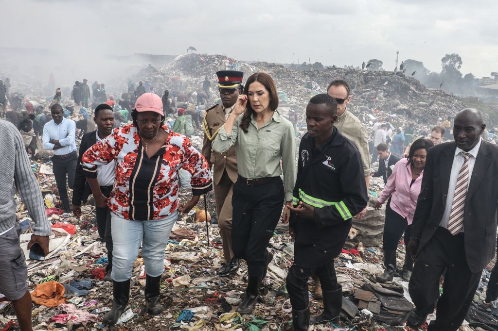 A photo of Queen Mary visiting a dump site in Nairobi