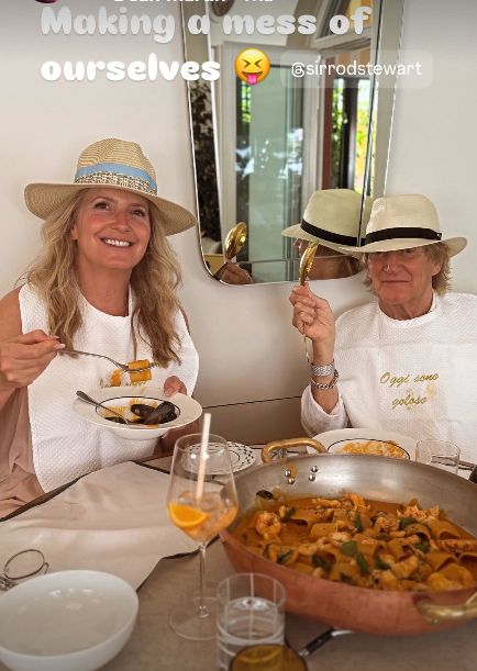 Penny Lancaster and Rod Stewart eating a seafood rigatoni