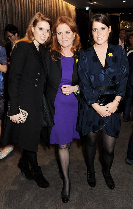 Sarah Ferguson in the middle of her two daughters, Princess Beatrice and Princess Eugenie