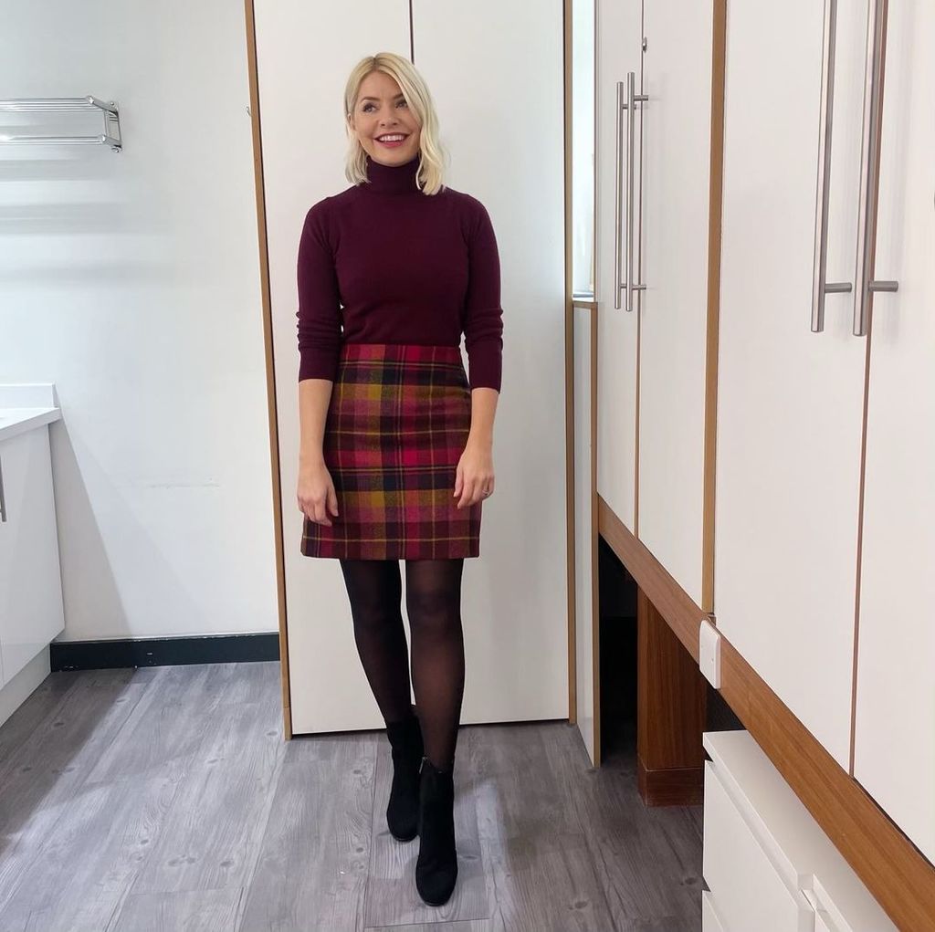 Holly Willoughby’s best mini skirt looks ever: From luxe leather to ...