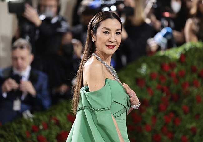 Michelle Yeoh in a dazzling green dress 