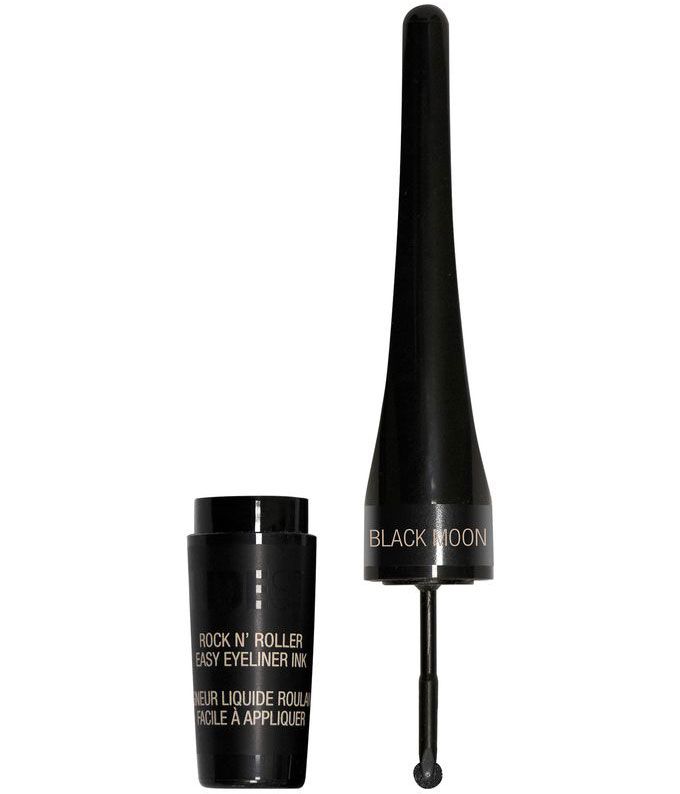 Ariana Grande’s perfect eyeliner is all down to a pizza cutter product