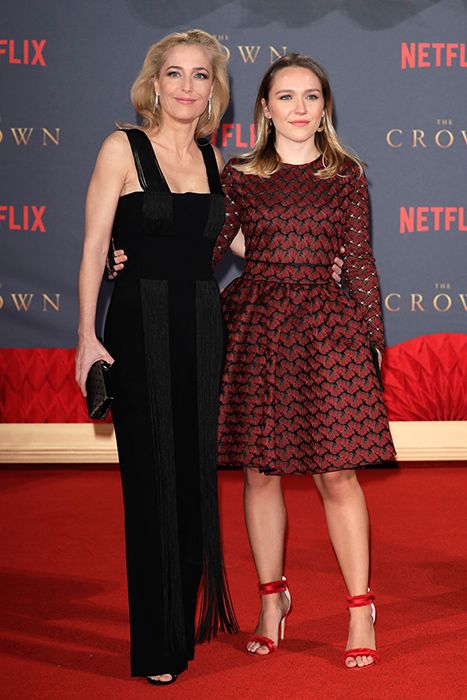 gillian anderson and daughter piper at the crown premiere