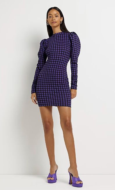 model in river island blue and black houndstooth dress