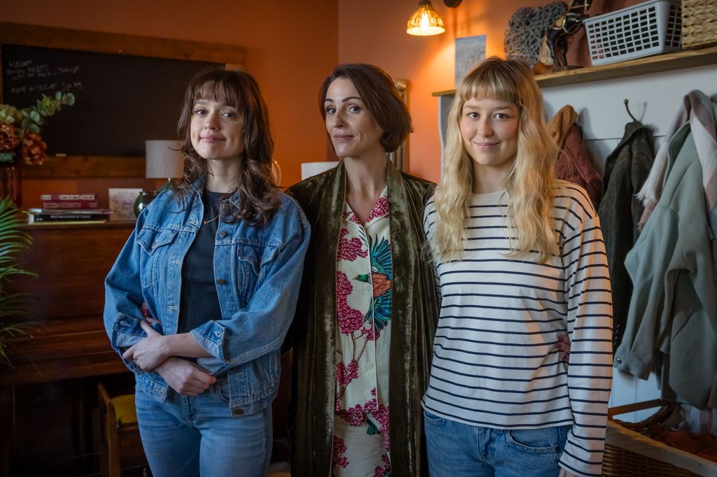 Evie (AIMEE LOU WOOD), Suz (SURANNE JONES), Izzie (LIV HILL)