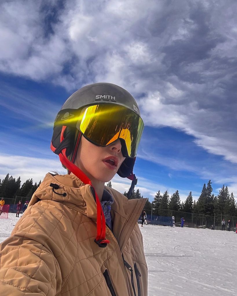 Whitney Port skiing