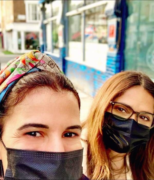 salma hayek agent selfie