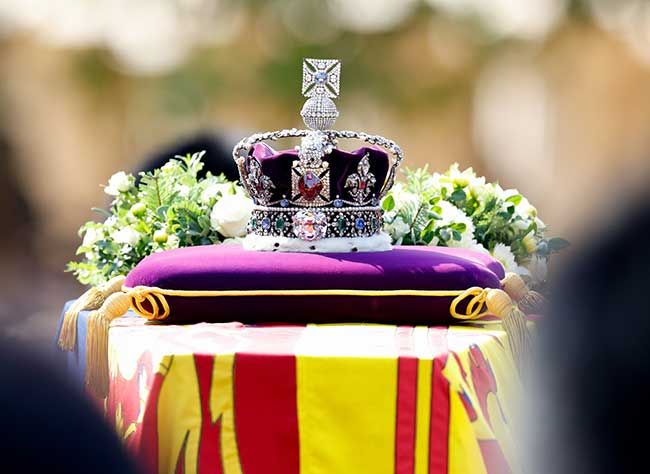 queen coffin wreath