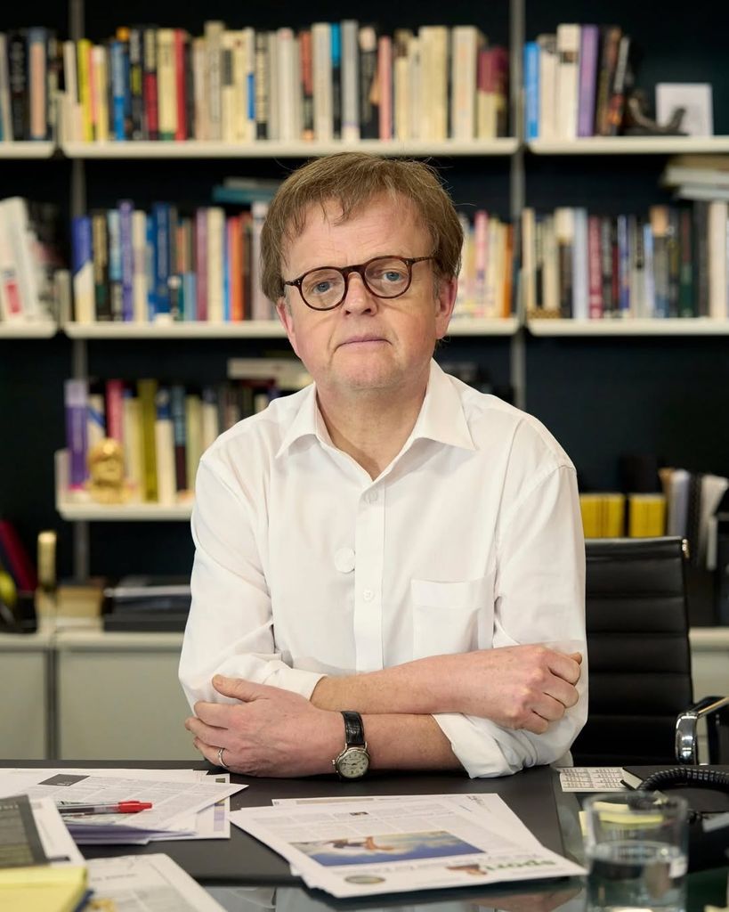 Toby Jones plays Alan Rusbridger