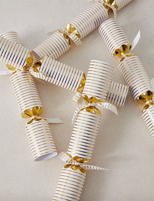 Striped gold crackers