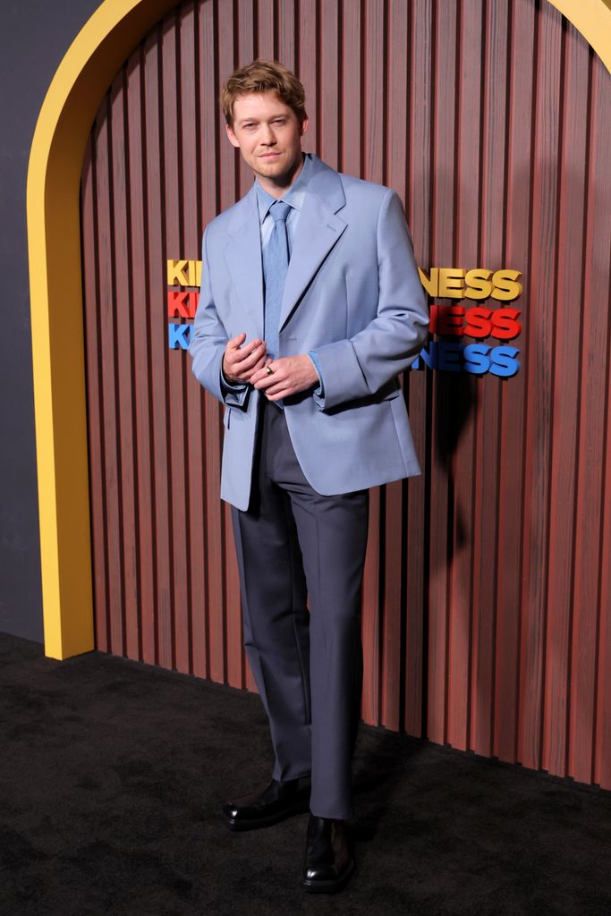 Joe Alwyn steps out in NYC as Taylor Swift lands in London in his first