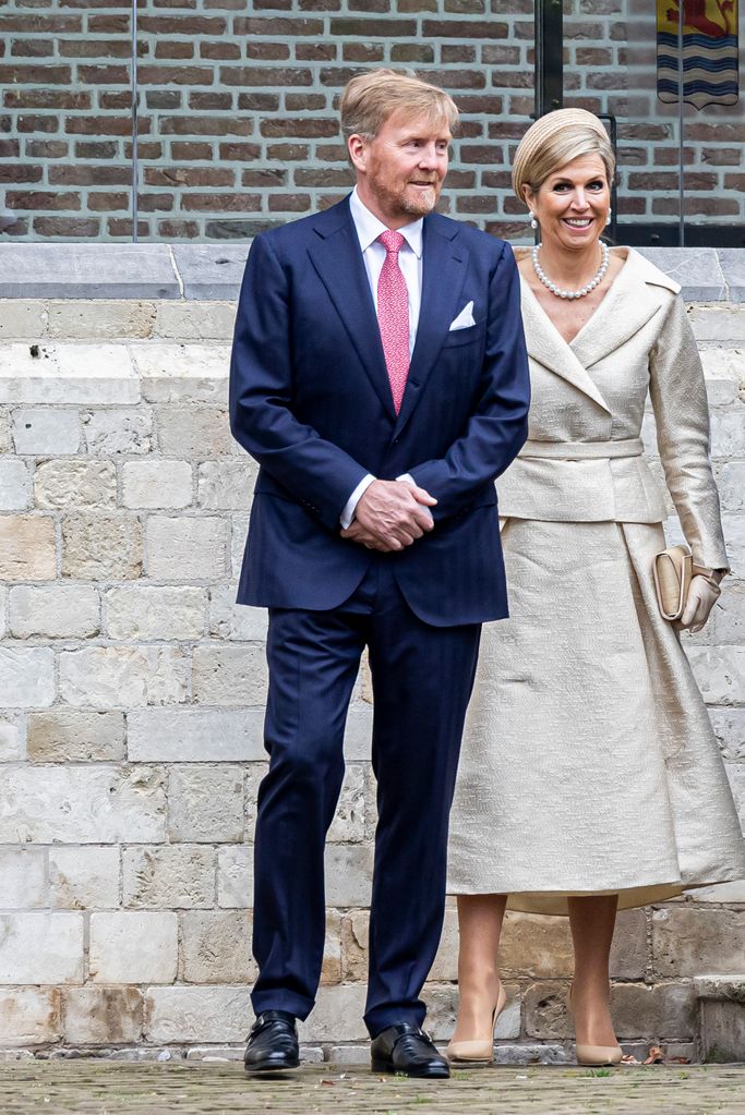 Rainha Máxima em look marfim com o marido