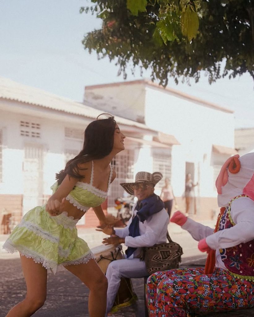 Weimaris Maudre dans la danse de codage au citron vert en Columbia