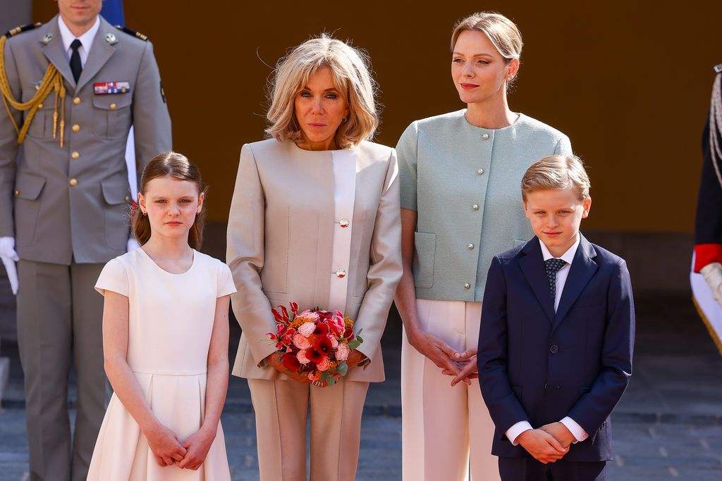La princesa Gabriella se encuentra con Brigitte Macron, Princess Channel y Prince Jacques
