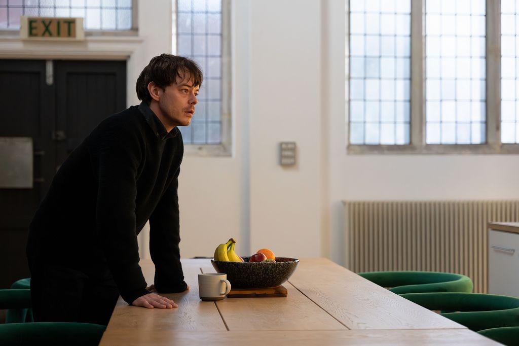 James Dycker (CHARLIE HEATON)