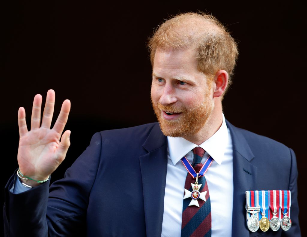 El príncipe Harry saluda con la mano en el décimo aniversario de Invictus