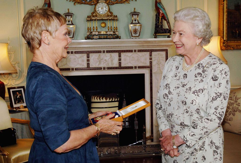 LONDON, ENGLAND - OCTOBER 26: (NO PUBLICATION IN UK MEDIA FOR 28 DAYS) Queen Elizabeth II invests Dame Judi Dench with the Insignia of a Companion of Honour at Buckingham Palace (Photo by POOL Tim Graham Picture Library/Getty Images)