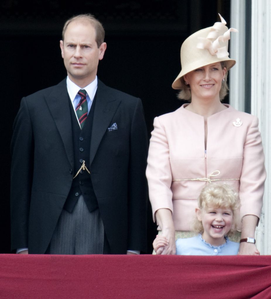 Lady Louise and her mum Sophie adopted the same pose back in 2009