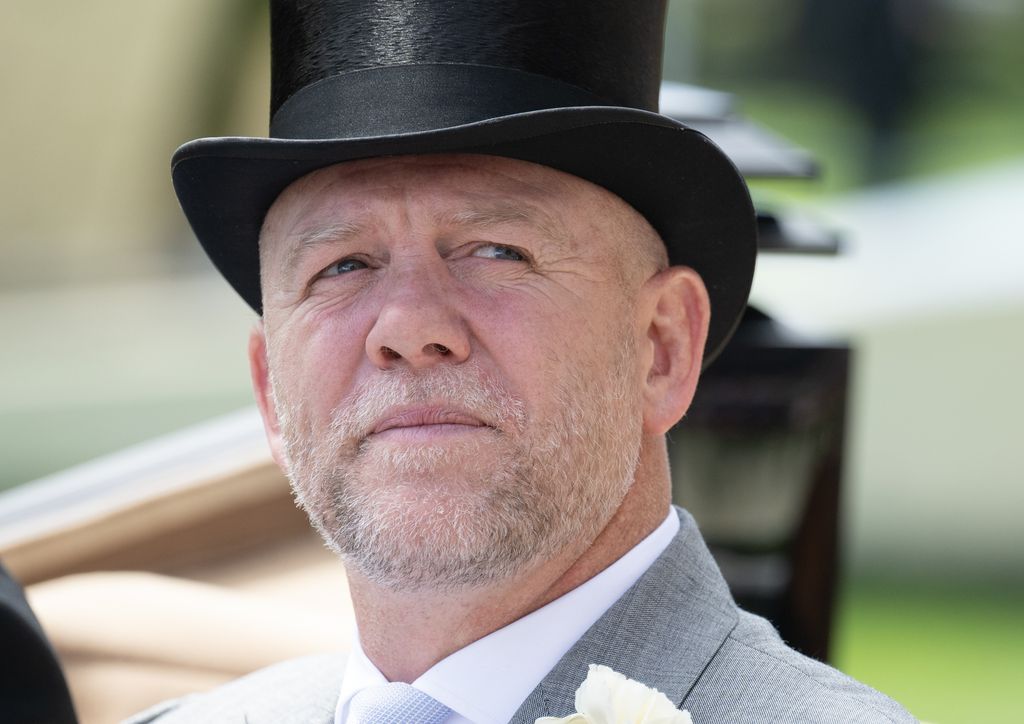 Mike Tindall portant un chapeau haut de gamme à Ascot
