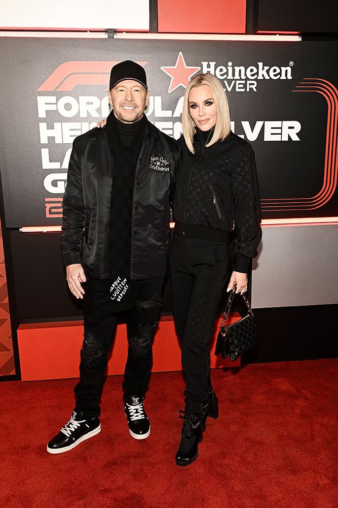 Donnie Wahlberg and Jenny McCarthy on the red carpet in Las Vegas 