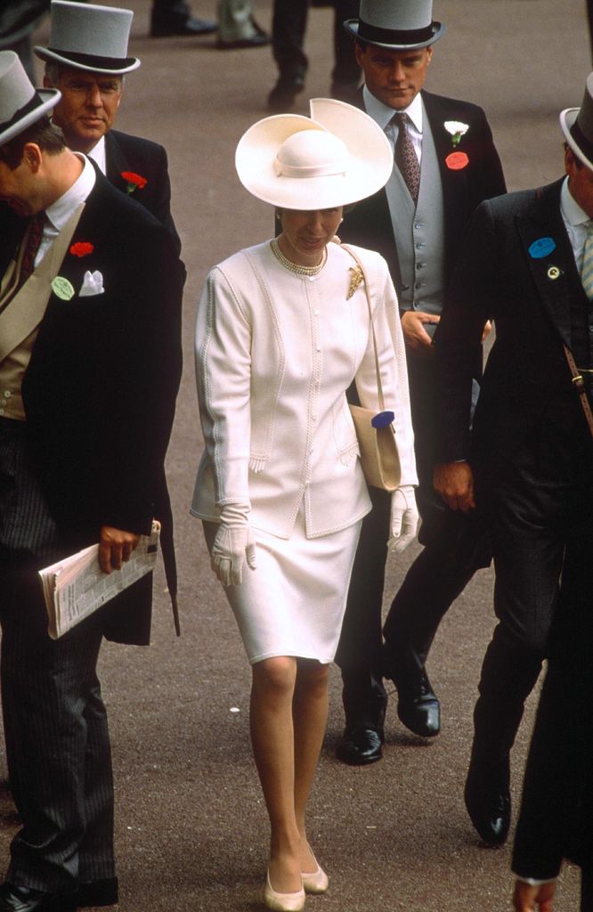 Putri Anne Menonton kuda pacuan di Royal Ascot, Berkshire, Inggris - 1992