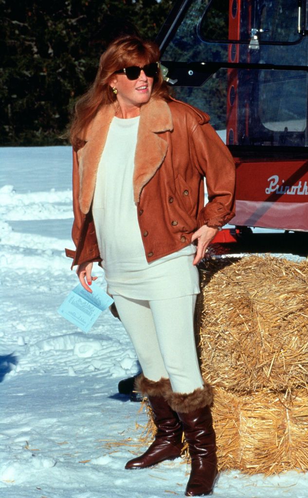 Sarah, Duchess of York, hamil dengan pakaian ski