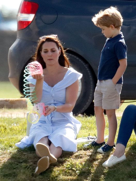 kate middleton keeping george entertained