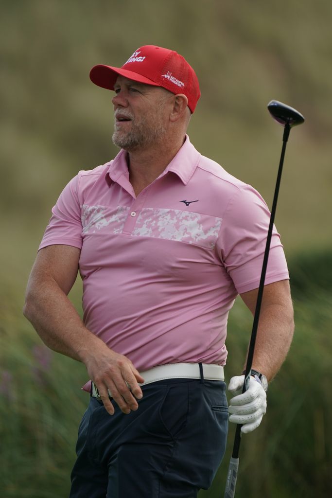 Mike Tindall in a pink polo shirt playing golf