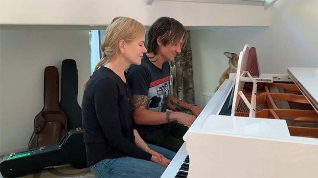 Nicole Kidman house piano