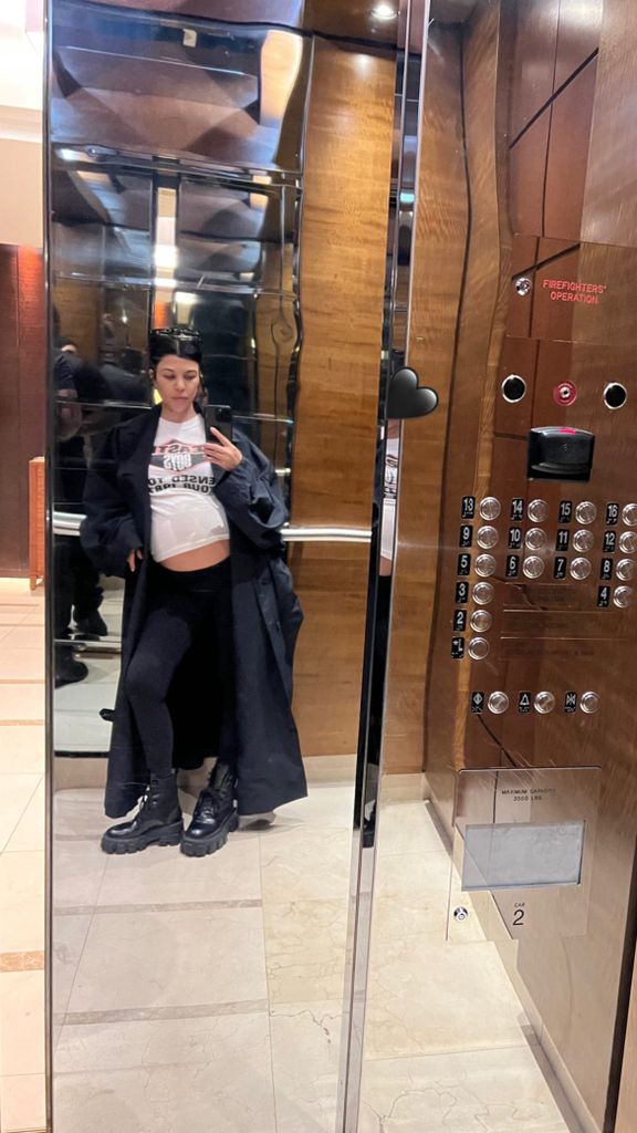 Kourtney Kardashian's growing baby bump
