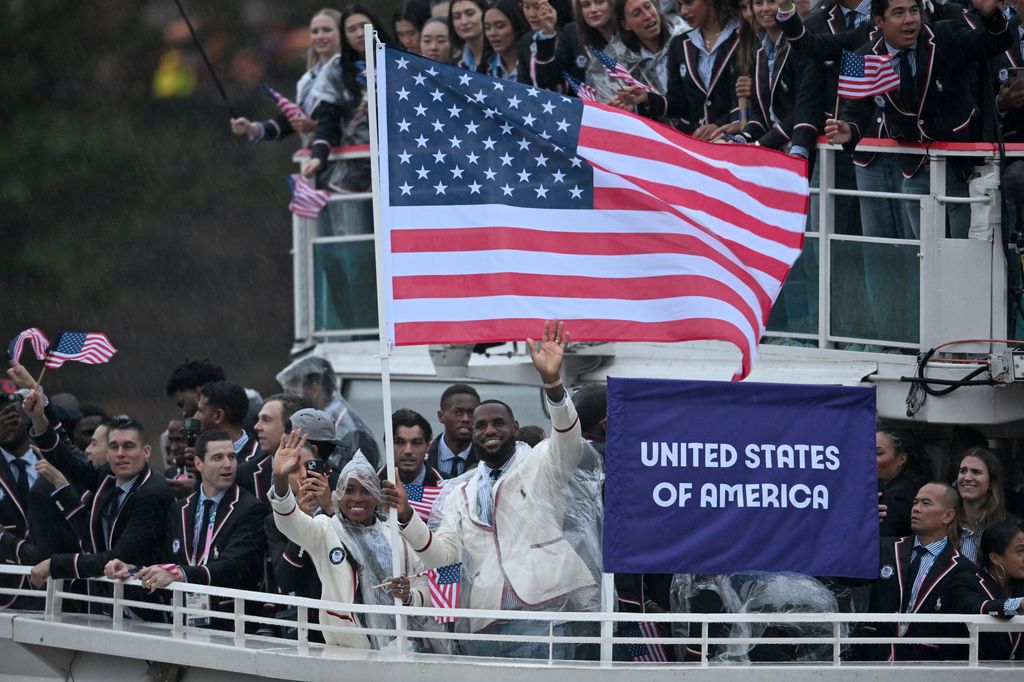 Coco Gauff and Lebron James from the USA as flag bearers for their team