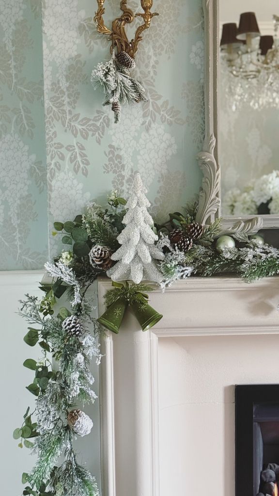 Shirlie Kemp's Christmas garland on her fireplace