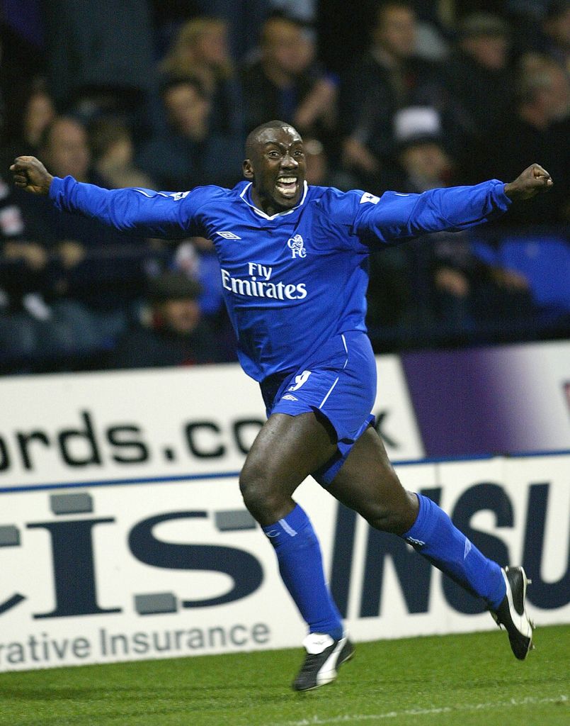 BOLTON - 23 NOVEMBER: Jimmy Floyd Hasselbaink of Chelsea celebrates scoring during the FA Barclaycard Premiership match between Bolton Wanderers and Chelsea at the Reebok Stadium in Bolton, England on November 23, 2002. (photo by Mark Thompson/Getty Images).